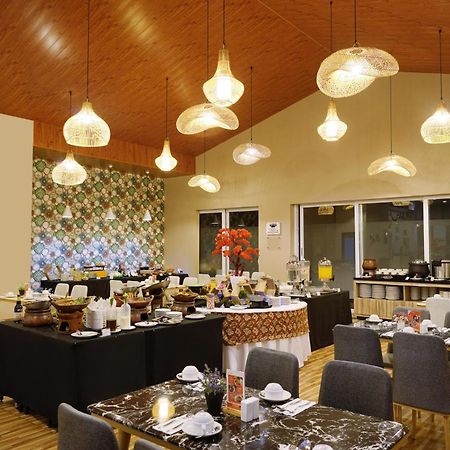 Front One Hotel Sragen Eksteriør bilde
