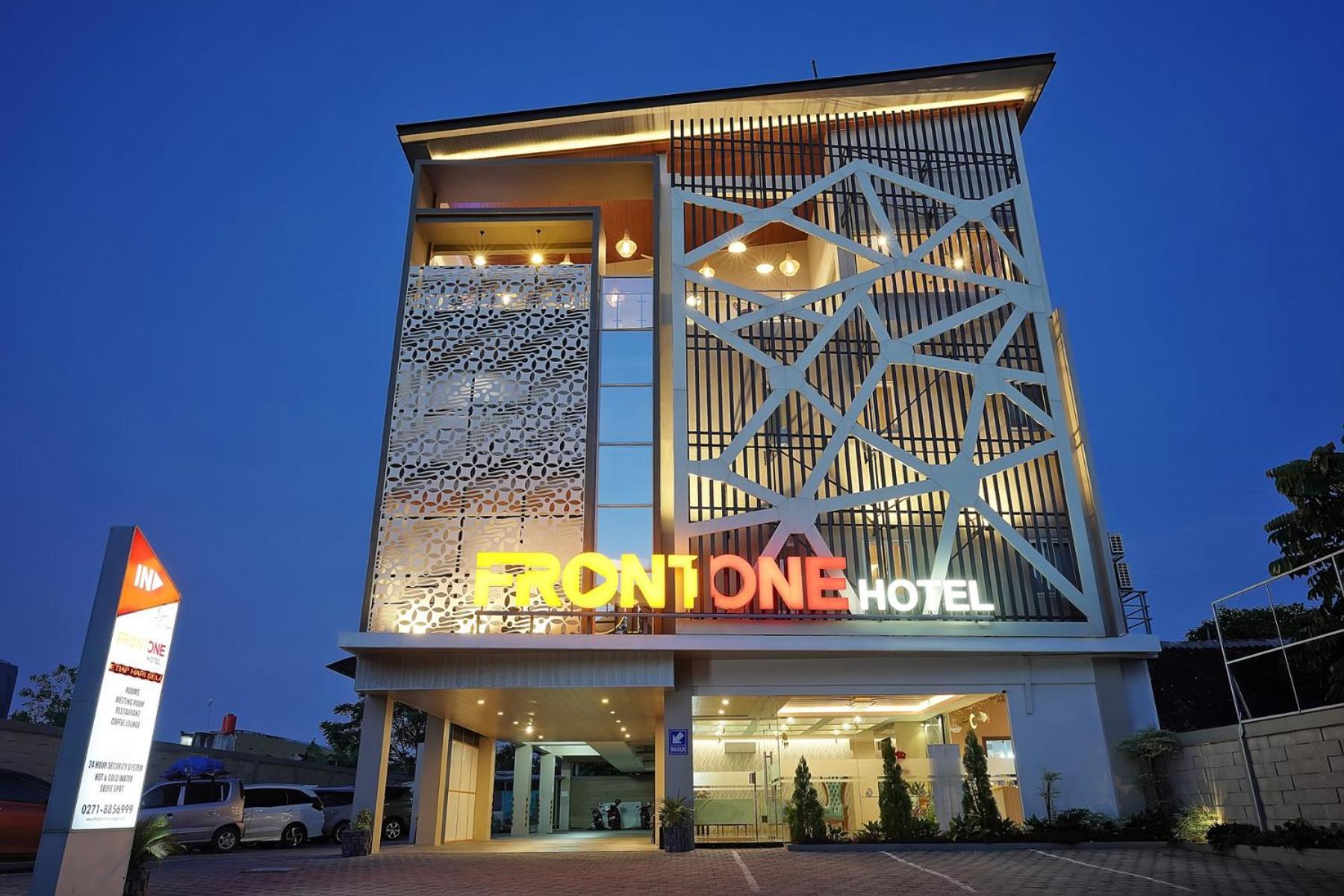 Front One Hotel Sragen Eksteriør bilde